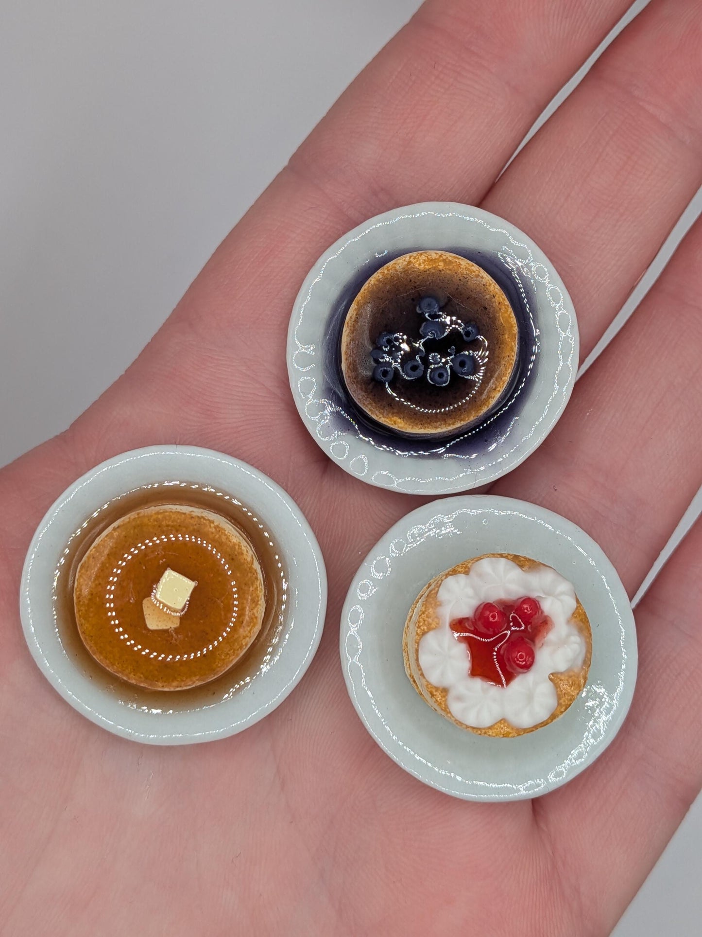 Dollhouse Pancakes | 1:12 Scale Miniature Food | Handmade Polymer Clay Breakfast Sweets (Syrup, Berries, Butter)